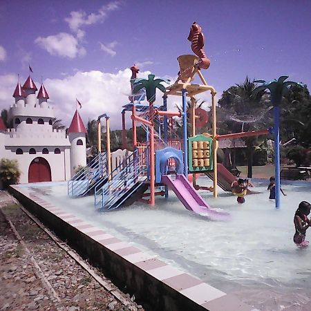מלון Cabadbaran Gazebo Pools And Restaurant מראה חיצוני תמונה