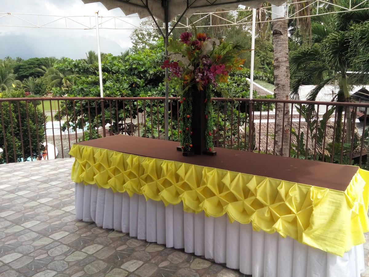 מלון Cabadbaran Gazebo Pools And Restaurant מראה חיצוני תמונה